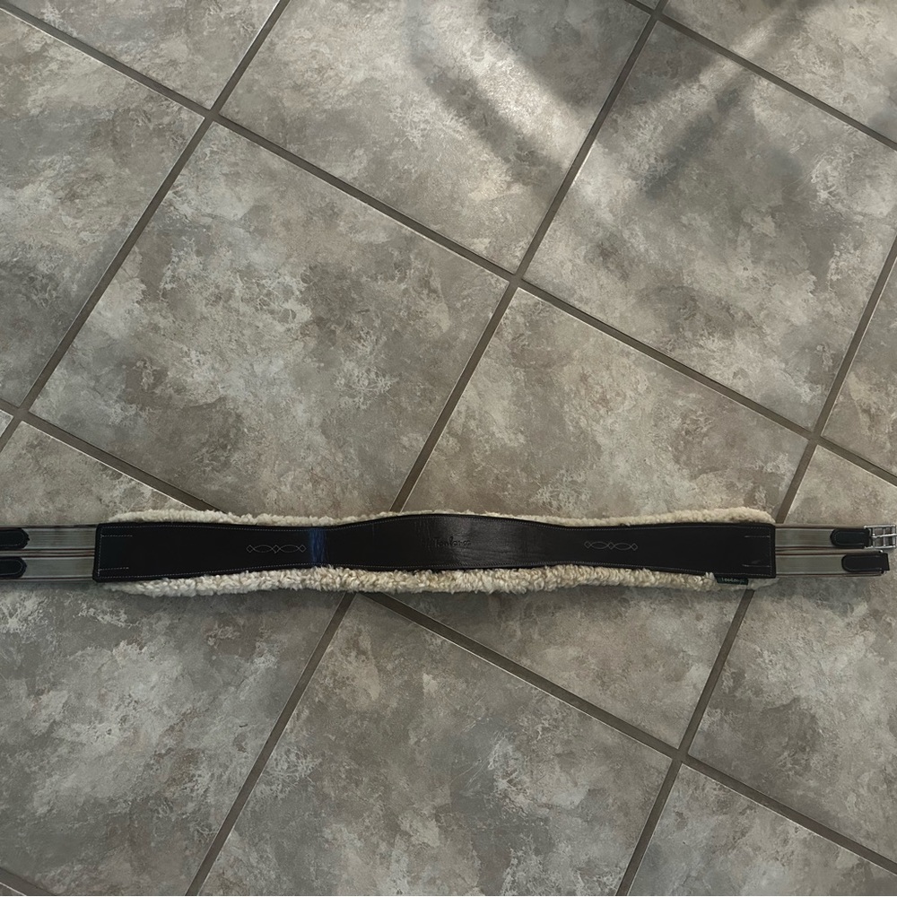 M. Toulouse 52” sheepskin girth